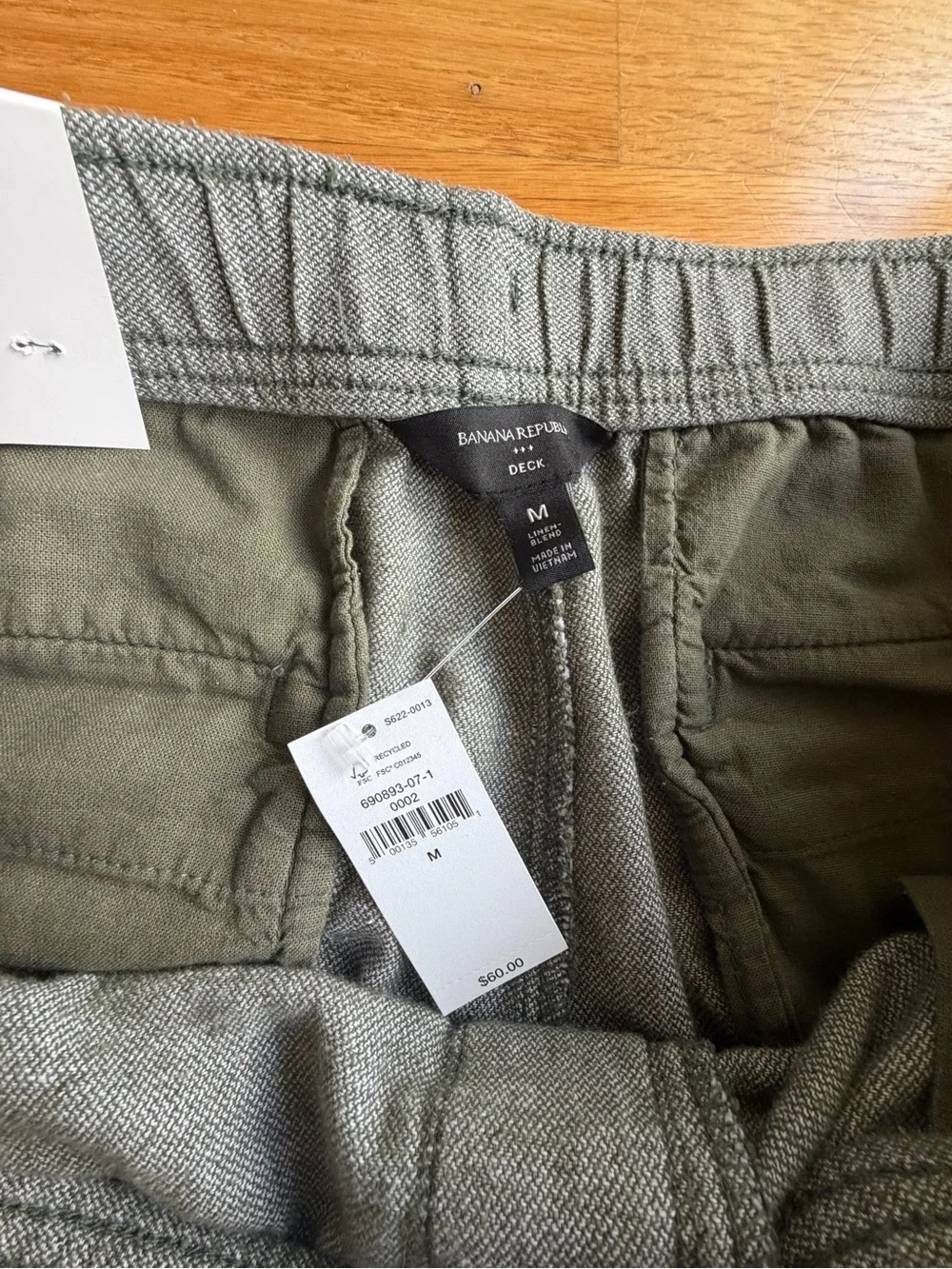 Men’s Banana Republic green linen blend deck shorts size medium NWT